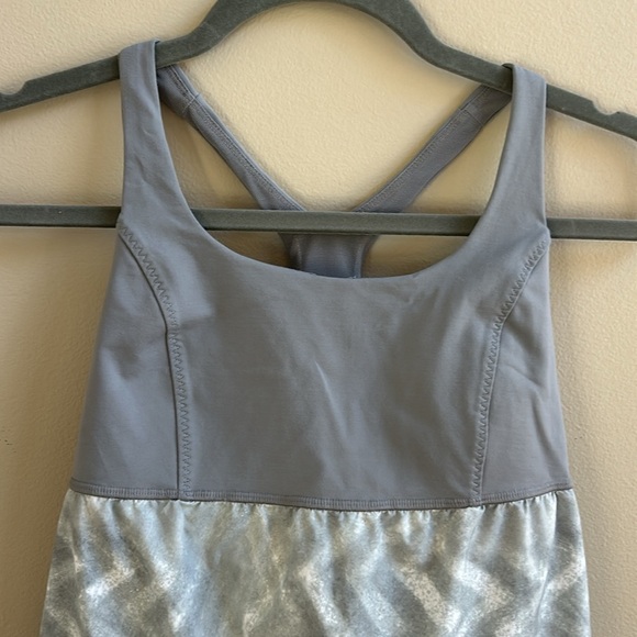 Lululemon Venus Tank Gray Shelf Bra loose fit Size 6 - Picture 2 of 8